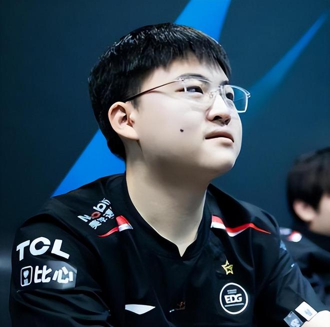 刚刚！Uzi与80激战德国队分钟赛前单刀错失引欢呼，杜兰特连续二十场比赛得分超过精彩发挥的简单介绍