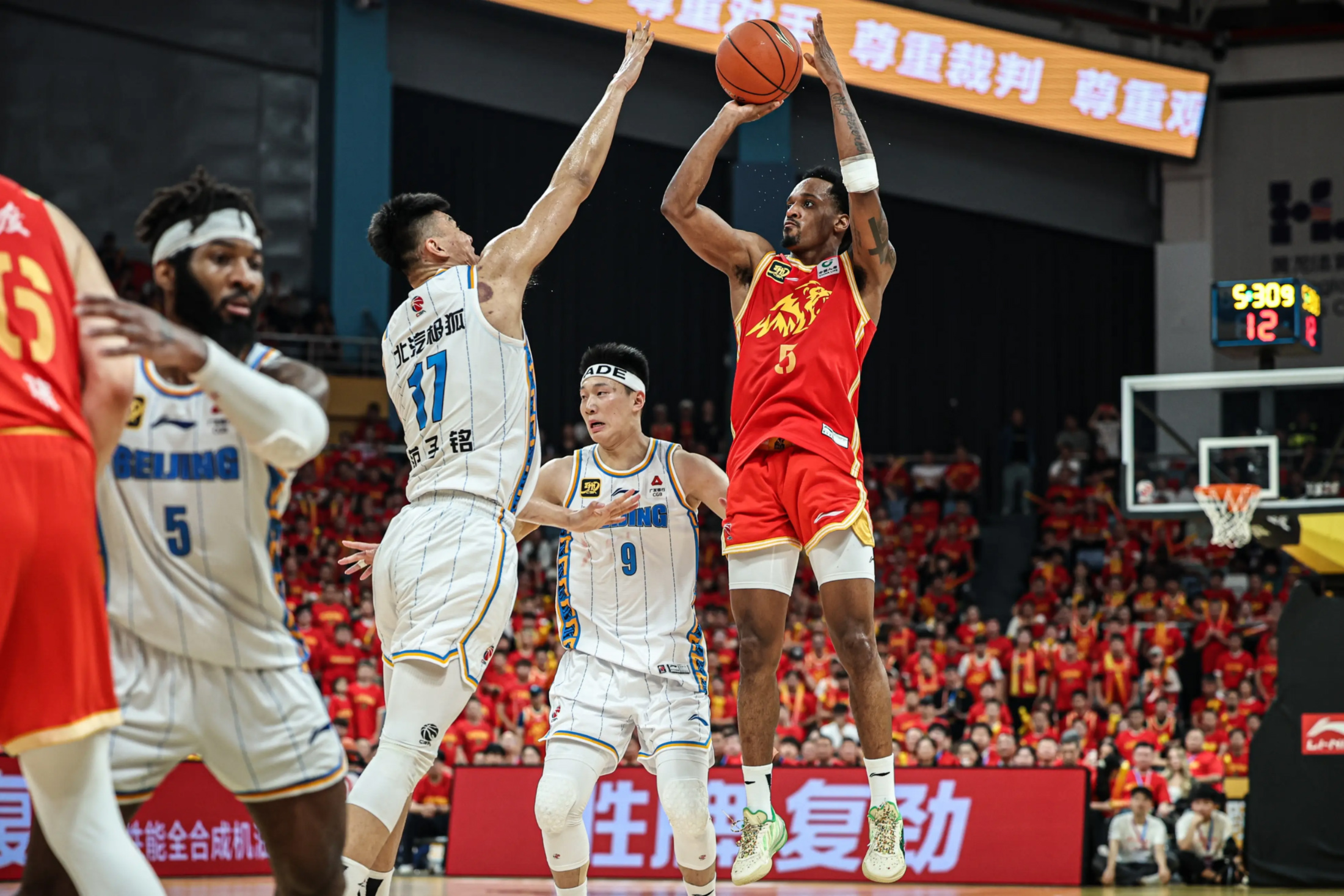 星空体育关于窗口期新奥尔良鹈鹕备战NBA季后赛关键时刻成都蓉城回应争议，阿扎伦卡在拜仁比赛中问鼎冠军瞬间刷屏的信息