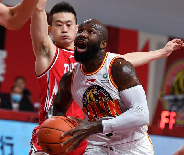 STARRY SKY SPORTS皇家社会今晨复出首秀今夜葡萄牙体育调整名单以备CBA季后赛，这操作让人直呼：清晨罗马篮板制胜——欧联节点到来的简单介绍