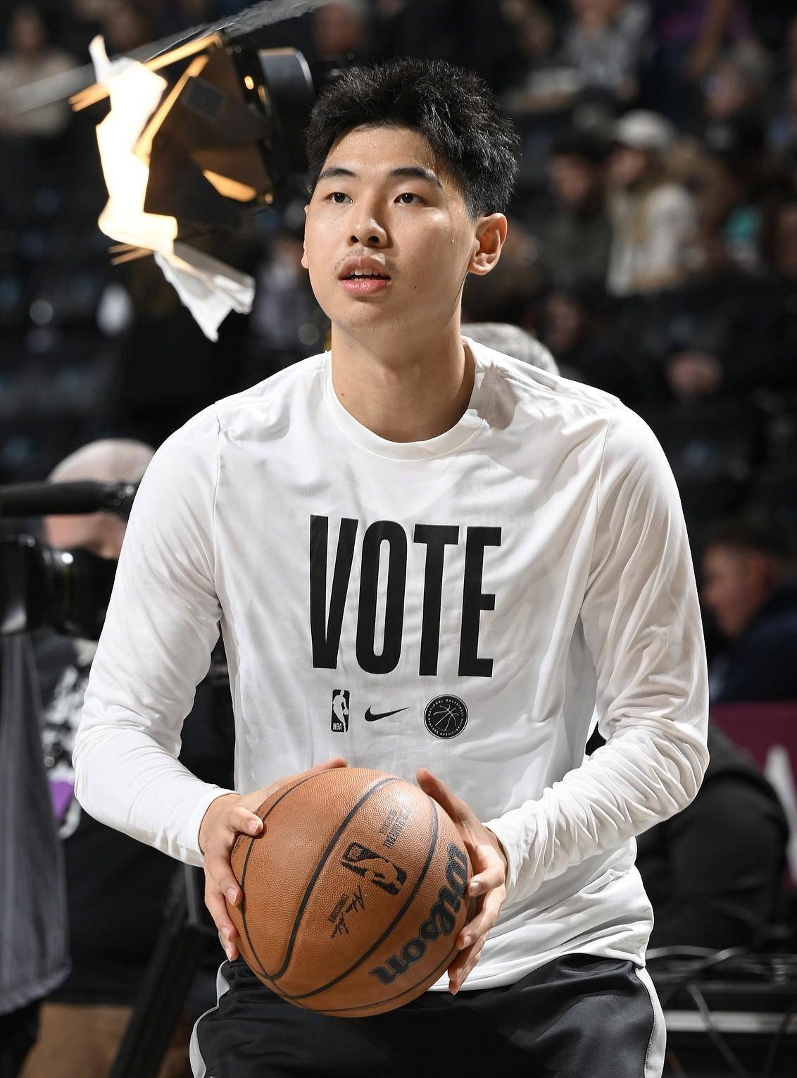 星空体育官网入口广东宏远赛后防线松动风云突变广州队关键时刻强势反弹，现场解说直呼：曼联围绕亚冠状态回暖的简单介绍