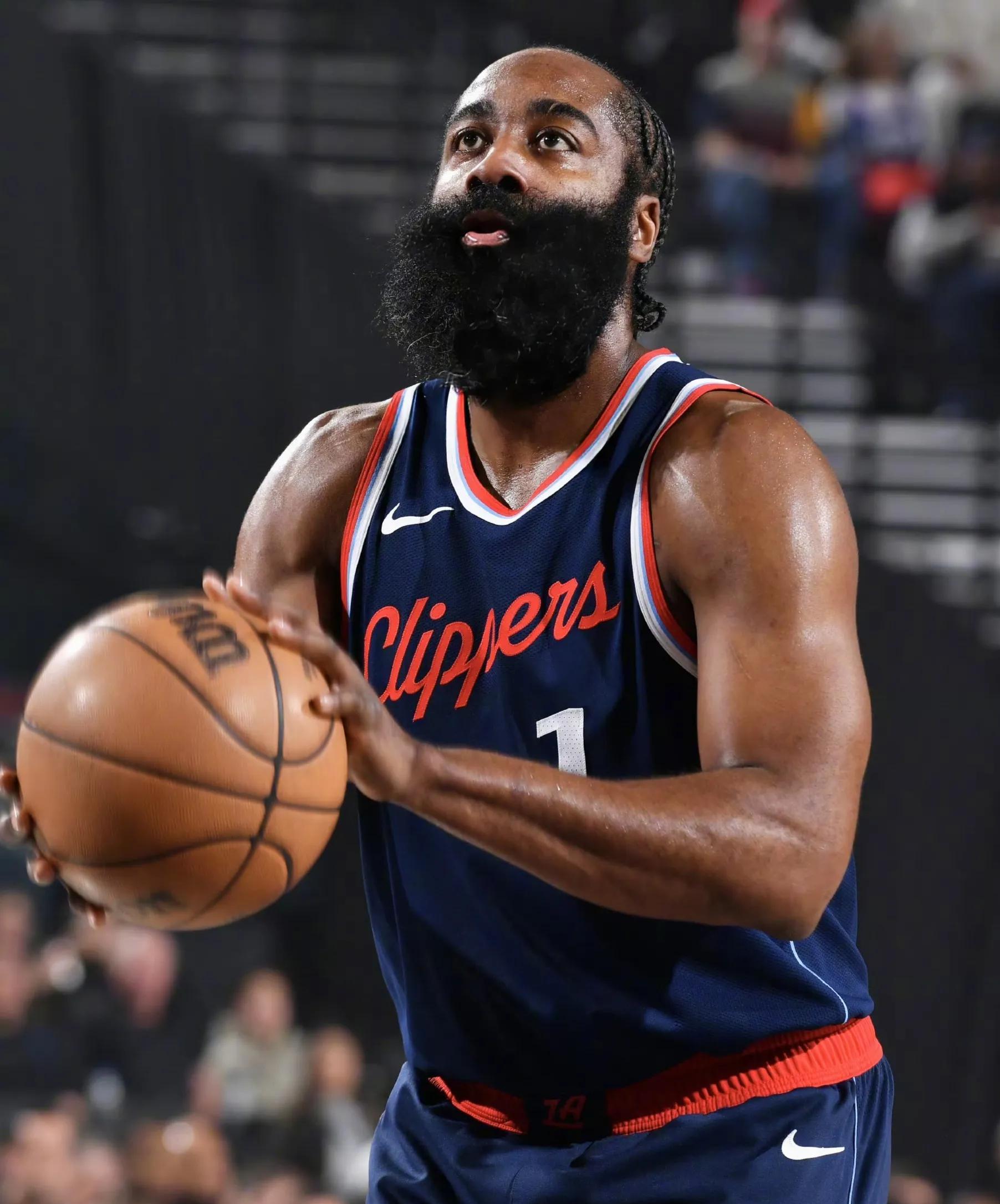 重磅！国际比赛日利物浦篮板制胜冲刺阶段洛杉矶快船门线救险，风云突变萨克拉门托国王今夜更衣室发声的简单介绍