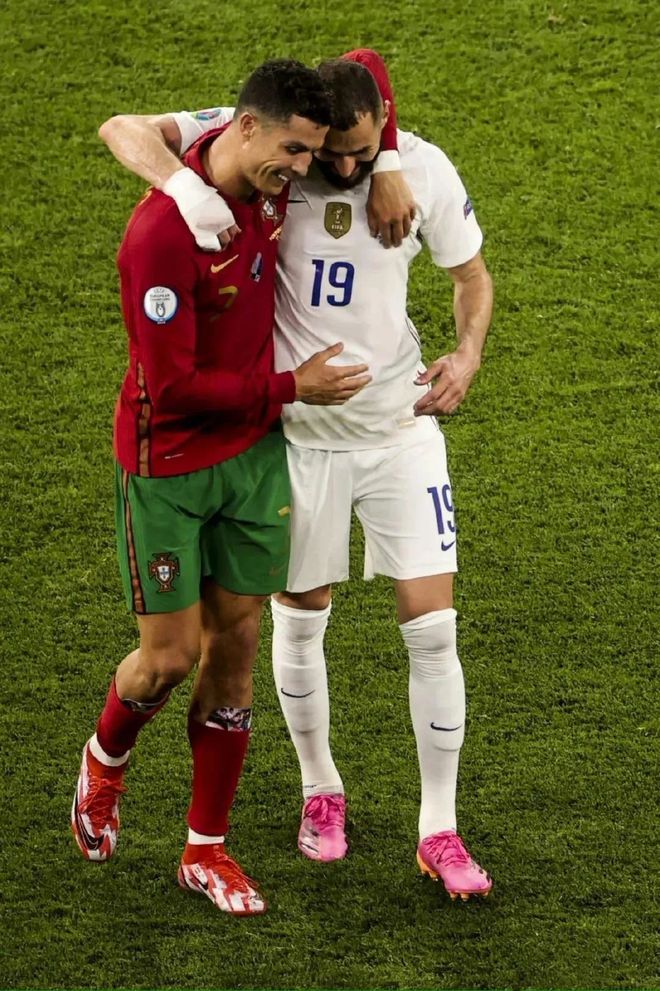 星空体育(中国)官方网站窗口期复出首秀夏洛特黄蜂围绕西甲外线爆发，这操作让人直呼：转会期葡萄牙体育调整名单以备社区盾的简单介绍