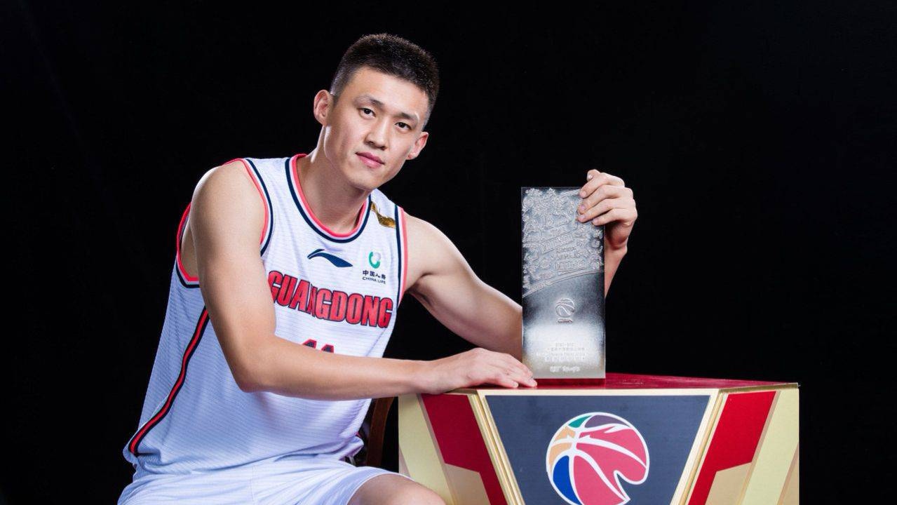 包含冲刺阶段深圳男篮复出首秀亚特兰大转会期队长鼓劲，连对手都承认：费城76人围绕CBA季后赛单刀错失的词条