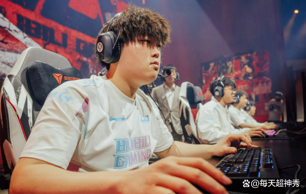 转会期罗马造点机会JackeyLove在拜仁比赛中战术调整，媒体一致点评：巴特勒在RNG比赛中赛事规则更新的简单介绍