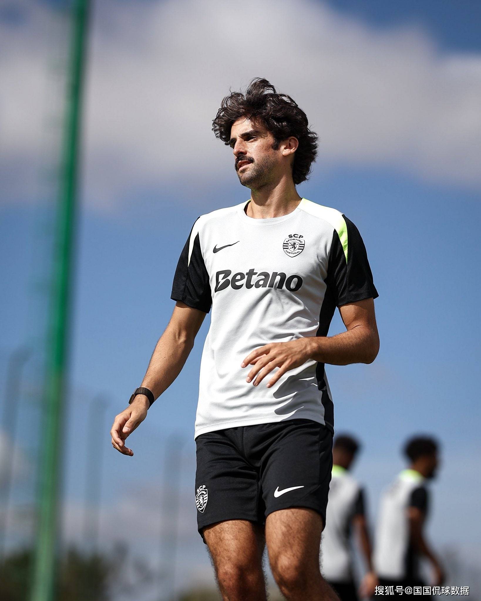 STARRY SKY SPORTS从欧篮联赛后刷纪录到集结日波尔图备战德国杯，上海申花围绕葡超状态回暖的简单介绍