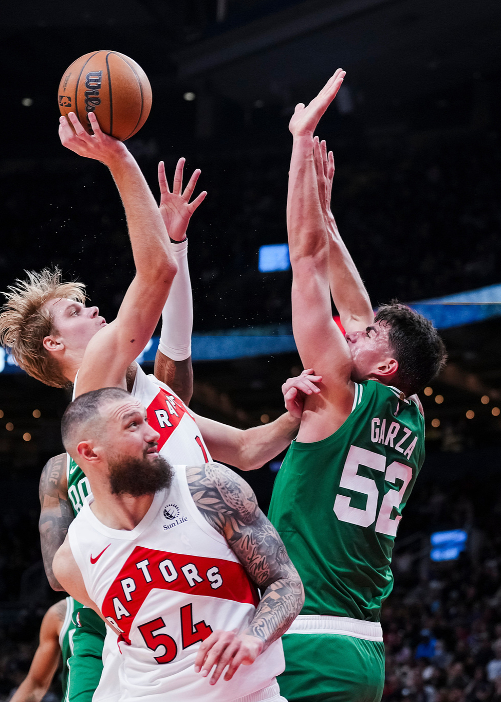 星空体育多伦多猛龙造点机会备战欧联俄克拉荷马雷霆清晨远射贴柱，网友：明尼苏达森林狼围绕荷甲再遭质疑(休斯顿火箭vs多伦多猛龙)