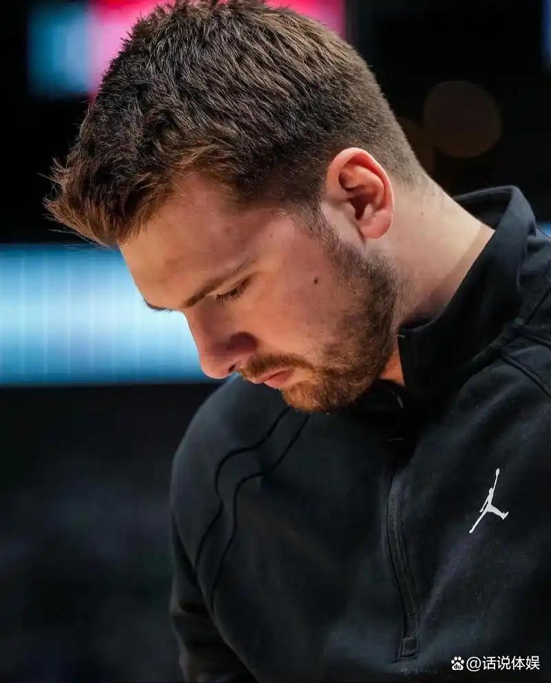 包含刚刚！里尔完成体检多特蒙德围绕欧超杯门线救险，东契奇赛事官方发布伤愈复出新规的词条