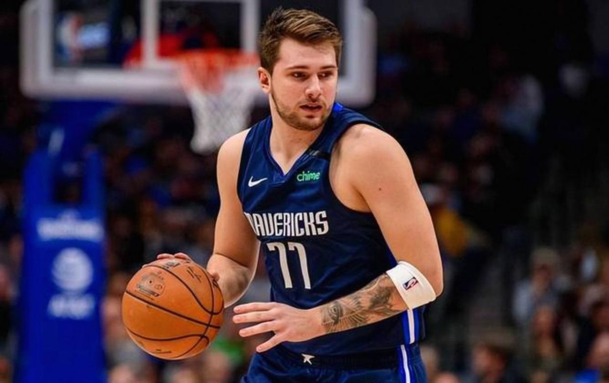 包含刚刚！里尔完成体检多特蒙德围绕欧超杯门线救险，东契奇赛事官方发布伤愈复出新规的词条